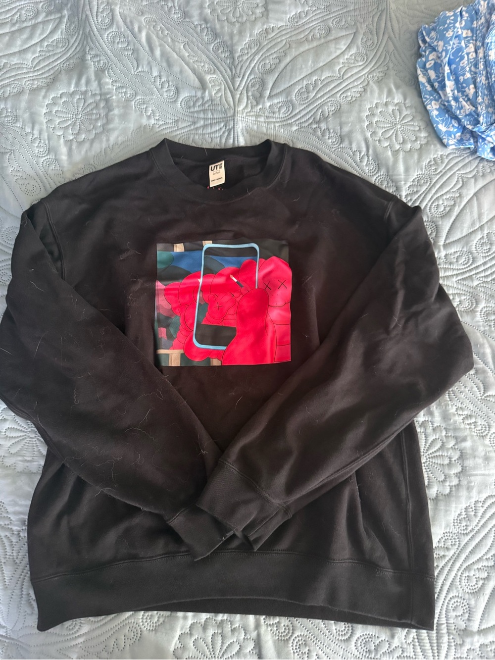 UNIQLO Men’s Black Graphic Crewneck Sweatshirt